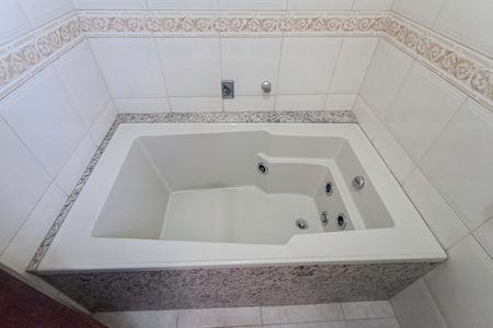 Casa à venda com 290m², 3 quartos e 3 vagas Casa à venda com 290m², 3 quartos e 3 vagasBanheiro da suíte