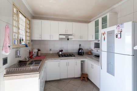 Casa à venda com 290m², 3 quartos e 3 vagas Casa à venda com 290m², 3 quartos e 3 vagasCozinha