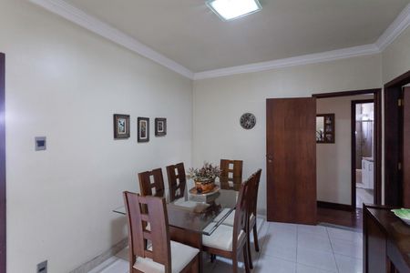 Casa à venda com 290m², 3 quartos e 3 vagas Casa à venda com 290m², 3 quartos e 3 vagasCopa