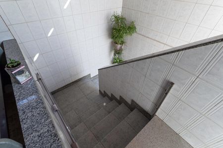 Casa à venda com 290m², 3 quartos e 3 vagas Casa à venda com 290m², 3 quartos e 3 vagasEscada