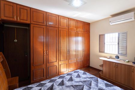 Casa à venda com 290m², 3 quartos e 3 vagas Casa à venda com 290m², 3 quartos e 3 vagasSuíte