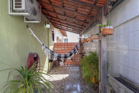 Casa à venda com 290m², 3 quartos e 3 vagas Casa à venda com 290m², 3 quartos e 3 vagasVaranda