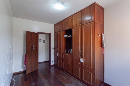 Casa à venda com 290m², 3 quartos e 3 vagas Casa à venda com 290m², 3 quartos e 3 vagasQuarto 2