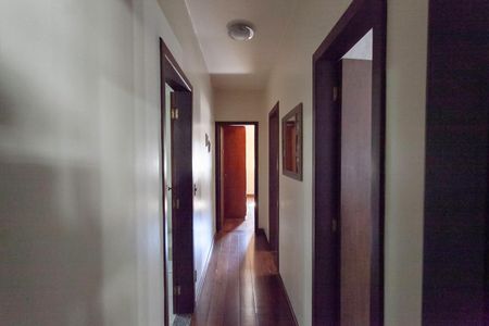 Casa à venda com 290m², 3 quartos e 3 vagas Casa à venda com 290m², 3 quartos e 3 vagasCorredor