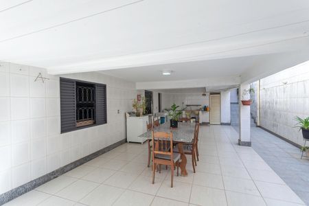 Casa à venda com 290m², 3 quartos e 3 vagas Casa à venda com 290m², 3 quartos e 3 vagasQuintal