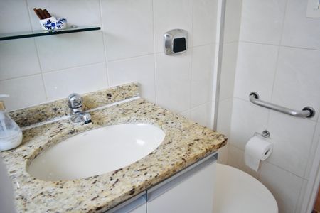Apartamento para alugar com 55m², 2 quartos e 1 vaga Apartamento para alugar com 55m², 2 quartos e 1 vagaBanheiro
