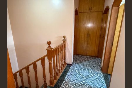 Casa à venda com 272m², 4 quartos e 5 vagas Casa à venda com 272m², 4 quartos e 5 vagasCorredor