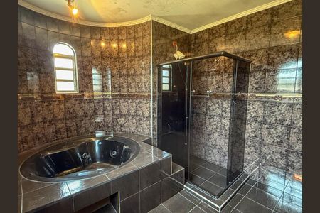 Casa à venda com 272m², 4 quartos e 5 vagas Casa à venda com 272m², 4 quartos e 5 vagasBanheiro