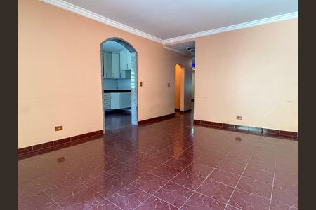 Casa à venda com 272m², 4 quartos e 5 vagas Casa à venda com 272m², 4 quartos e 5 vagasSala