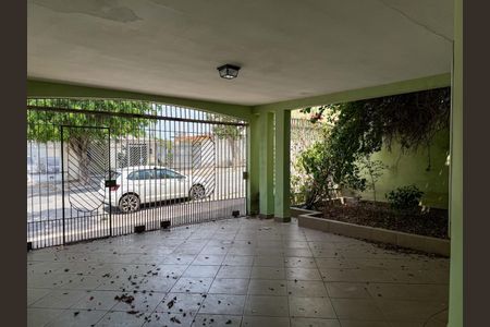 Casa à venda com 272m², 4 quartos e 5 vagas Casa à venda com 272m², 4 quartos e 5 vagasGaragem