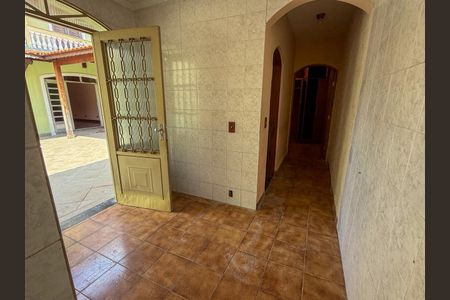 Casa à venda com 272m², 4 quartos e 5 vagas Casa à venda com 272m², 4 quartos e 5 vagasCorredor