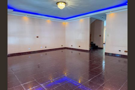 Casa à venda com 272m², 4 quartos e 5 vagas Casa à venda com 272m², 4 quartos e 5 vagasSala