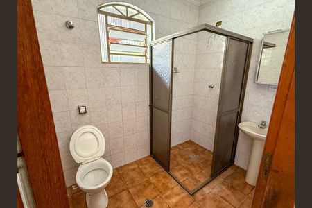 Casa à venda com 272m², 4 quartos e 5 vagas Casa à venda com 272m², 4 quartos e 5 vagasBanheiro