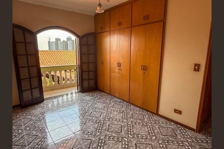 Casa à venda com 272m², 4 quartos e 5 vagas Casa à venda com 272m², 4 quartos e 5 vagasQuarto