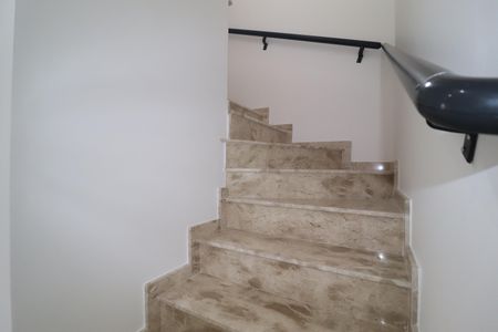 Casa à venda com 199m², 4 quartos e 3 vagasEscada