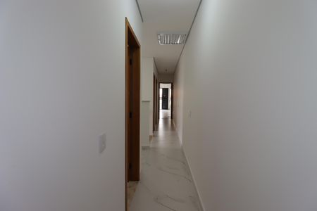 Casa à venda com 200m², 4 quartos e 4 vagasCorredor piso superior