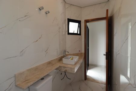 Casa à venda com 200m², 4 quartos e 4 vagasBanheiro da Suíte 2