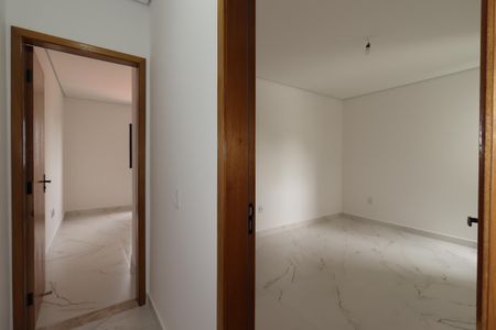 Casa à venda com 200m², 4 quartos e 4 vagasCorredor piso superior