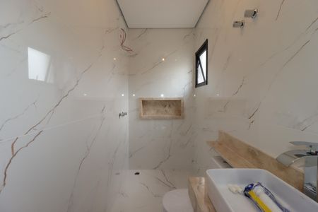 Casa à venda com 200m², 4 quartos e 4 vagasBanheiro da Suíte 2