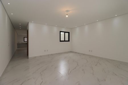 Casa à venda com 200m², 4 quartos e 4 vagasSala