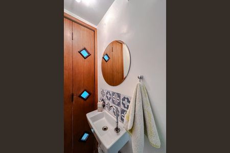 Casa à venda com 230m², 3 quartos e 6 vagas Casa à venda com 230m², 3 quartos e 6 vagasLavabo