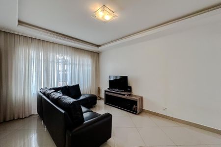 Casa à venda com 230m², 3 quartos e 6 vagas Casa à venda com 230m², 3 quartos e 6 vagasSala