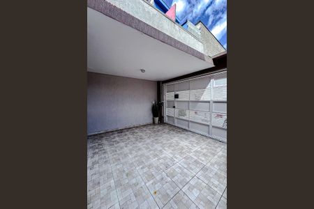 Casa à venda com 230m², 3 quartos e 6 vagas Casa à venda com 230m², 3 quartos e 6 vagasGaragem