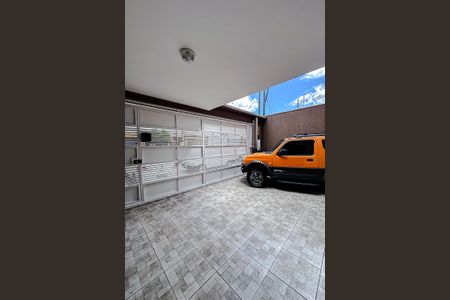 Casa à venda com 230m², 3 quartos e 6 vagas Casa à venda com 230m², 3 quartos e 6 vagasGaragem