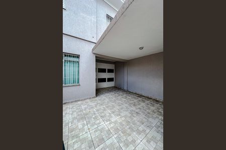 Casa à venda com 230m², 3 quartos e 6 vagas Casa à venda com 230m², 3 quartos e 6 vagasGaragem