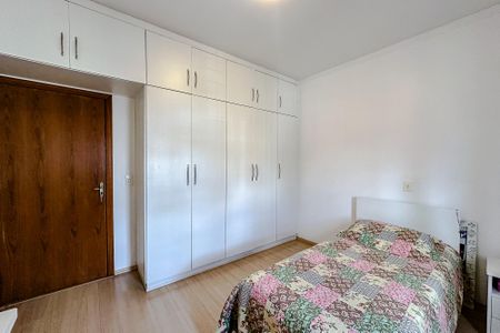 Casa à venda com 230m², 3 quartos e 6 vagas Casa à venda com 230m², 3 quartos e 6 vagasQuarto 2