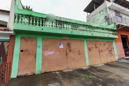 Casa à venda com 300m², 3 quartos e 3 vagas Casa à venda com 300m², 3 quartos e 3 vagasFachada