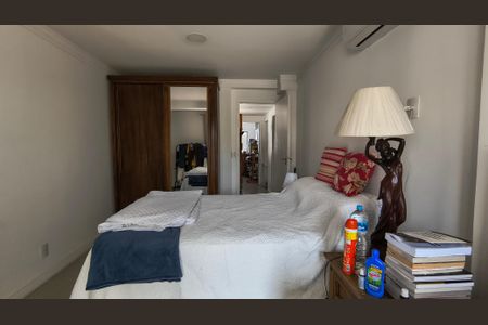 Apartamento à venda com 171m², 3 quartos e 2 vagas Apartamento à venda com 171m², 3 quartos e 2 vagasSuíte