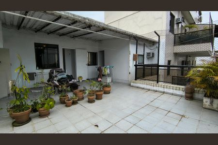 Apartamento à venda com 171m², 3 quartos e 2 vagas Apartamento à venda com 171m², 3 quartos e 2 vagasVaranda dos Fundos