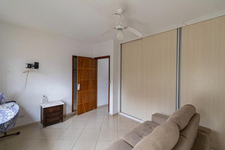 Casa à venda com 135m², 5 quartos e 2 vagas Casa à venda com 135m², 5 quartos e 2 vagasCasa 2 - Suíte