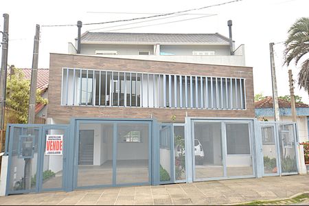 Casa à venda com 220m², 3 quartos e 2 vagasFachada