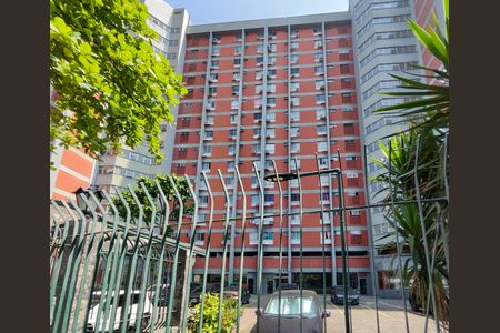 Apartamento à venda com 65m², 2 quartos e 1 vaga Apartamento à venda com 65m², 2 quartos e 1 vagaFachada e portaria