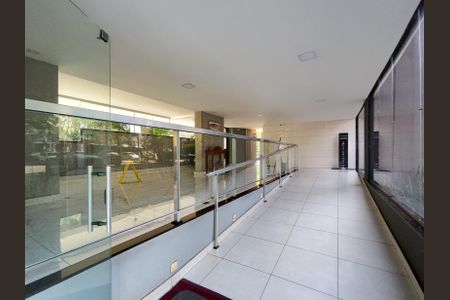 Apartamento à venda com 65m², 2 quartos e 1 vaga Apartamento à venda com 65m², 2 quartos e 1 vagaFachada e portaria