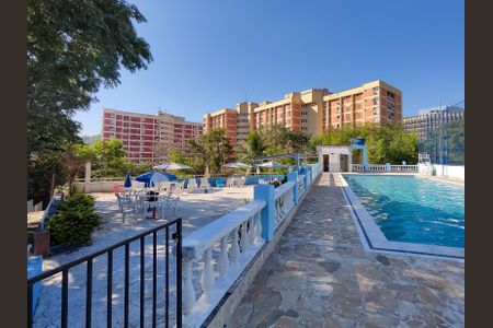 Apartamento à venda com 65m², 2 quartos e 1 vaga Apartamento à venda com 65m², 2 quartos e 1 vagaÁrea comum - Piscina