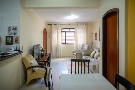 Casa à venda com 125m², 2 quartos e 2 vagasSala