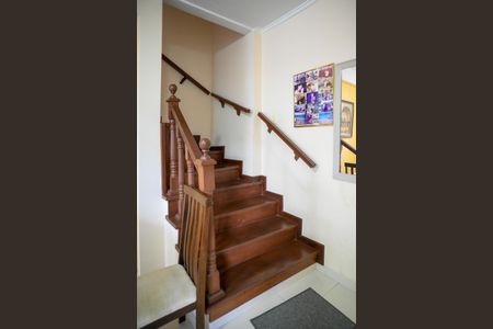 Casa à venda com 125m², 2 quartos e 2 vagasEscada