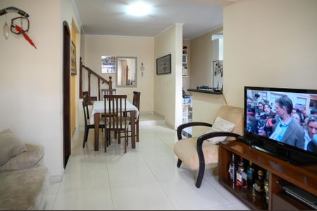 Casa à venda com 125m², 2 quartos e 2 vagasSala