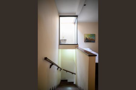 Casa à venda com 125m², 2 quartos e 2 vagasEscada