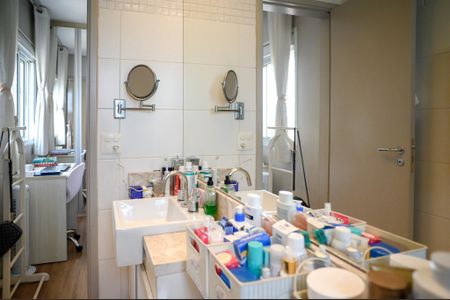 Apartamento à venda com 124m², 3 quartos e 2 vagas Apartamento à venda com 124m², 3 quartos e 2 vagasBanheiro Quarto 2 - Suite