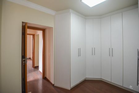 Apartamento à venda com 190m², 3 quartos e 4 vagasQuarto 