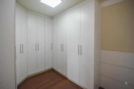 Apartamento à venda com 190m², 3 quartos e 4 vagasQuarto 