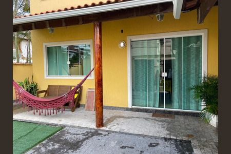 Casa de condomínio à venda com 120m², 4 quartos e 2 vagas Casa de condomínio à venda com 120m², 4 quartos e 2 vagasQuintal