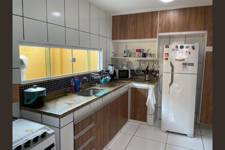 Casa de condomínio à venda com 120m², 4 quartos e 2 vagas Casa de condomínio à venda com 120m², 4 quartos e 2 vagasCozinha