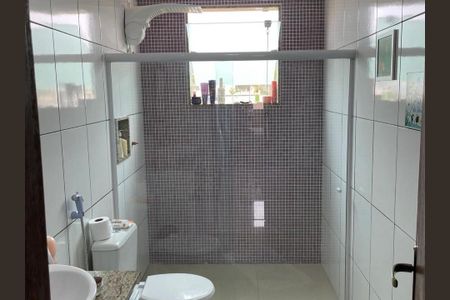 Casa de condomínio à venda com 120m², 4 quartos e 2 vagas Casa de condomínio à venda com 120m², 4 quartos e 2 vagasBanheiro da Suíte