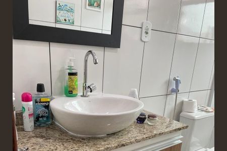 Casa de condomínio à venda com 120m², 4 quartos e 2 vagas Casa de condomínio à venda com 120m², 4 quartos e 2 vagasBanheiro da Suíte