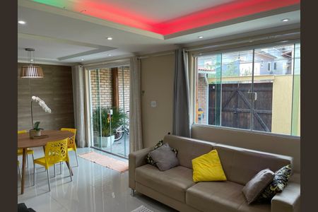 Casa de condomínio à venda com 120m², 4 quartos e 2 vagas Casa de condomínio à venda com 120m², 4 quartos e 2 vagasSala